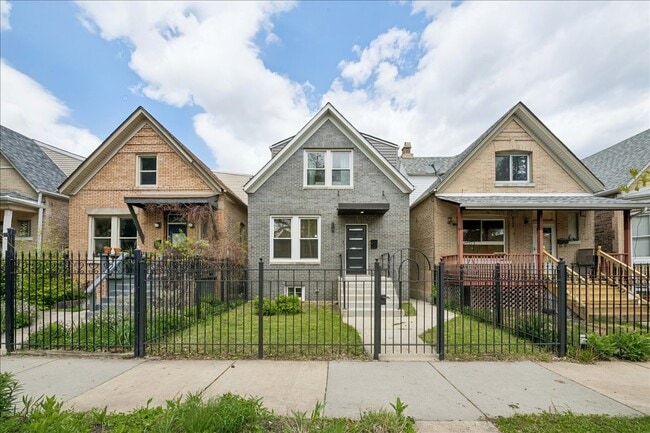 Building Photo - 3424 W Beach Ave