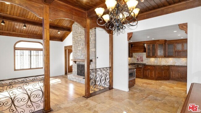 Photo - 12841 Landale St