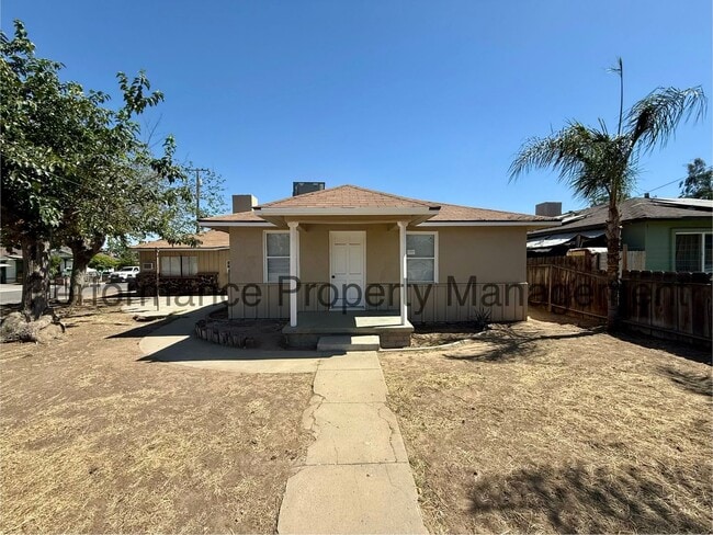 Building Photo - Cozy 3 Bed/2 Bath E Bakersfield Home w/ Solar, RBP & $0 Deposit Option