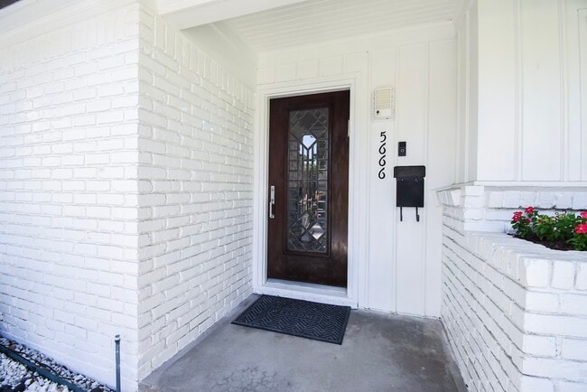 Building Photo - 5666 Overbrook Ln