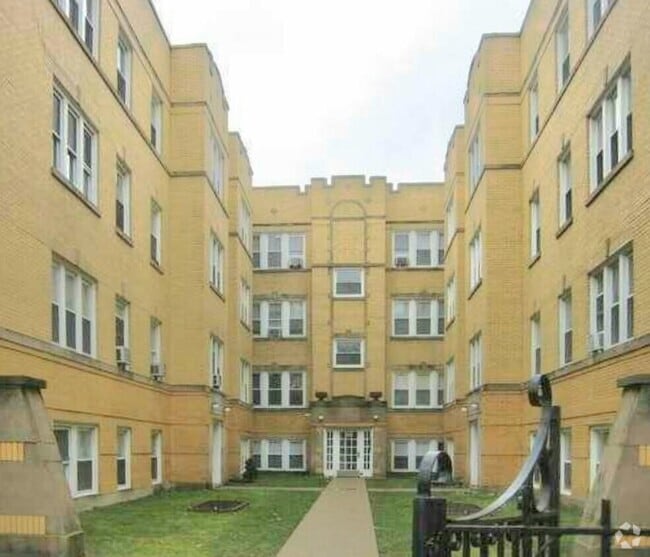 Building Photo - 4412 N St Louis Ave Unit 2B Rental