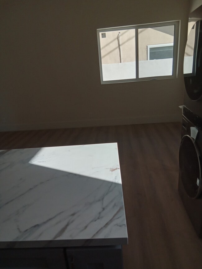 Photo - 1164 E Adams Blvd