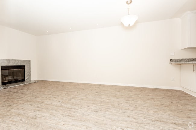 2BR, 2BA - 1000 SF