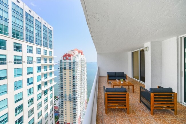Building Photo - 1200 Brickell Bay Dr Unit 3614