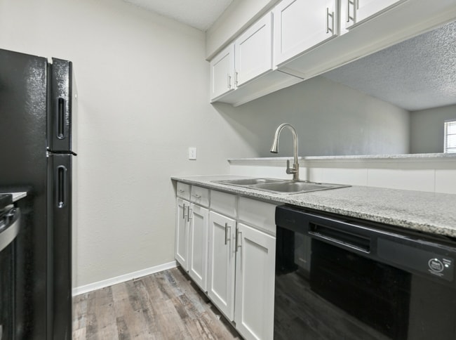Cocina de 2 habitaciones.jpg - Canyon Creek Apartments