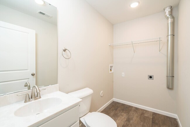 Baño 1 - Up Towne Apartments