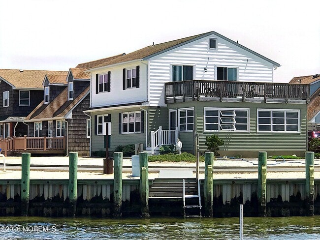 331 Roberts Ave
