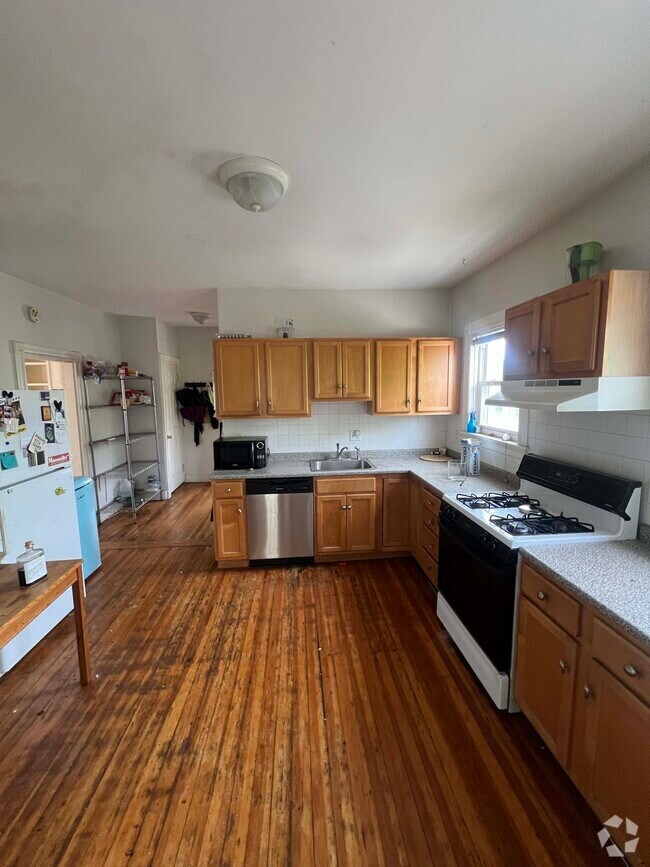 Building Photo - 68 Willow Ave Unit 2 Rental