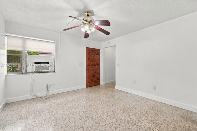 882 NW 2nd St