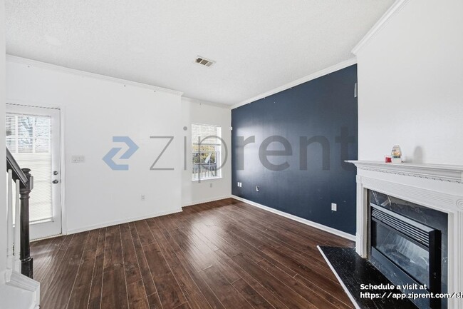 Photo - 584 Windsor St SW