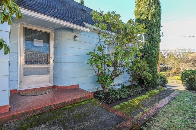 Photo - 930 SE 53rd Ave