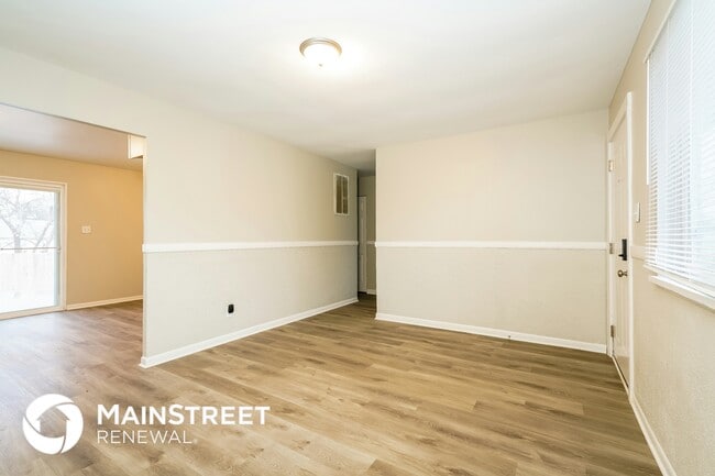 Photo - 2902 Dawson St