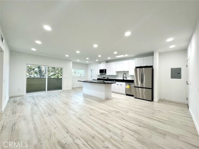 Photo - 6255 Woodman Ave Unidad 201