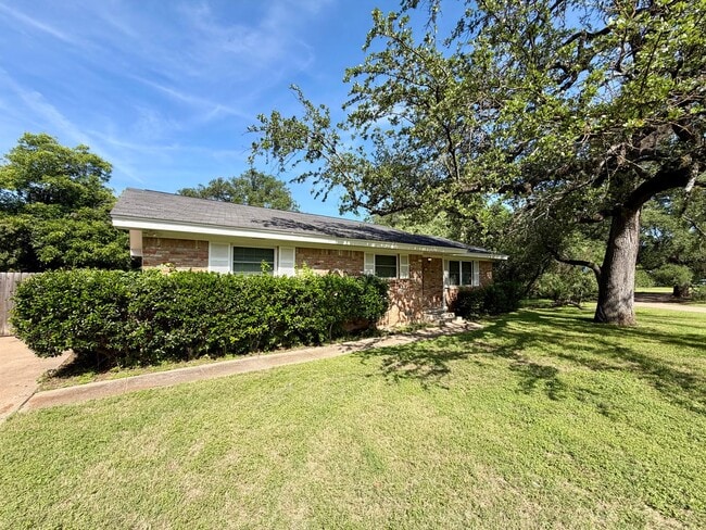 Photo - 3310 MacArthur Dr