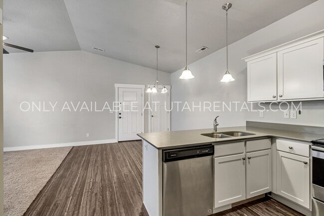 Photo - 42 W Silver Springs Dr