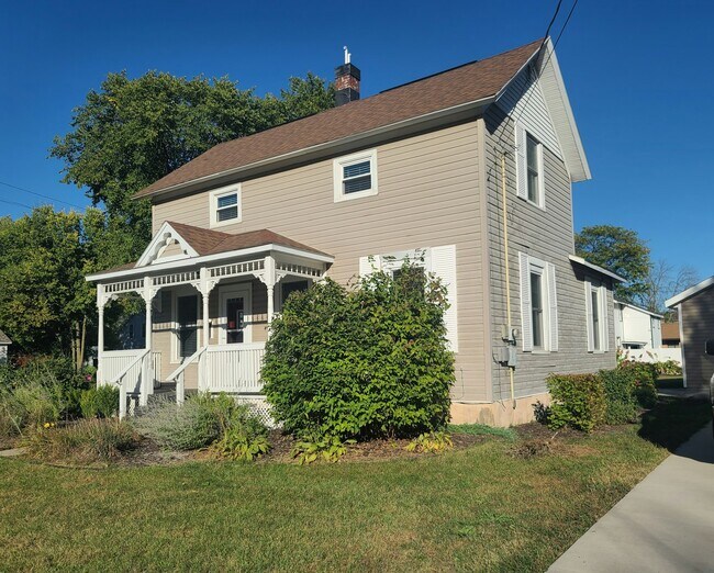 Photo - 540 9th St N