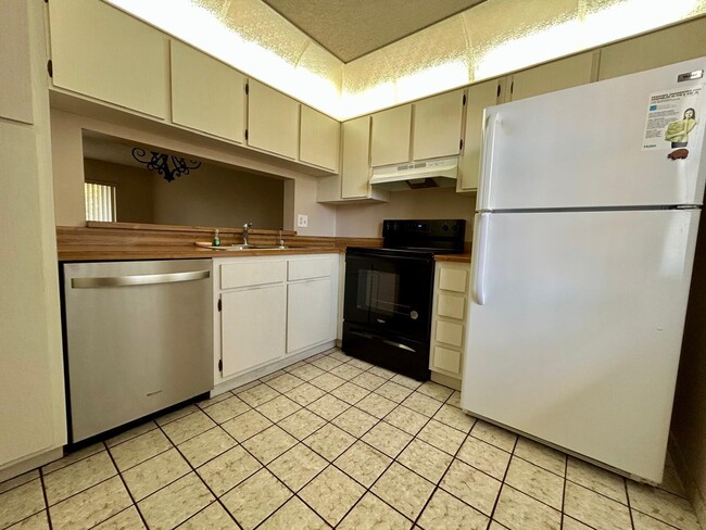 Photo - 3738 N University Dr Unit H-2