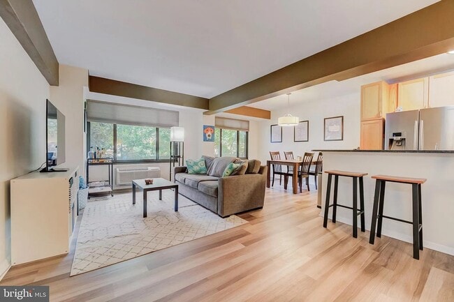 Living Rm/Dining - 3601 Wisconsin Ave NW Unit 103