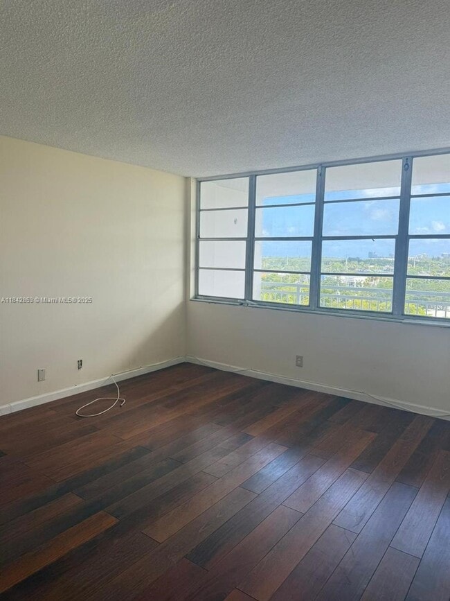 Photo - 2025 NE 164th St Unit 818