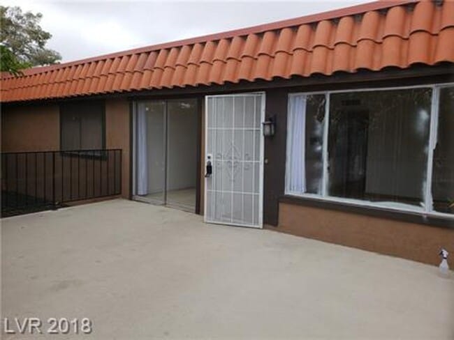 Building Photo - 2nd Floor 2 bedroom Condo Near 95/Torrey Pines