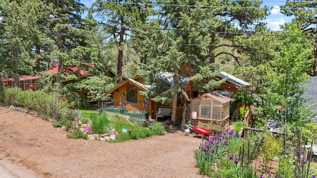 Photo - Cozy Green Mountain Falls Cottage