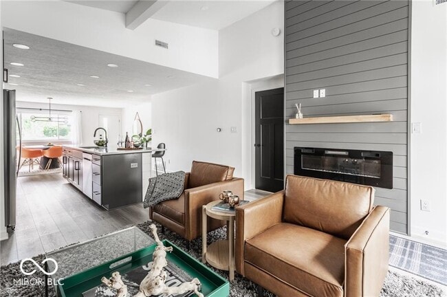 Photo - 649 Emerson Rd