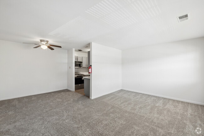 1BR, 1BA - 750SF - Living Room - Kingsrow Apartment Homes
