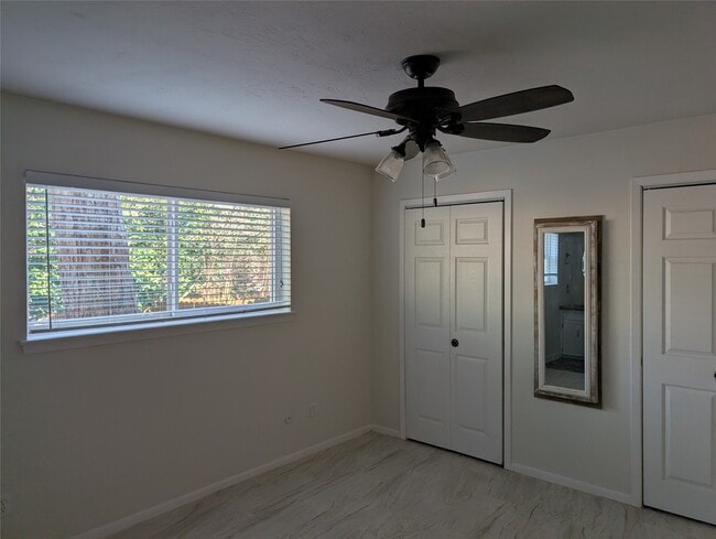 Photo - 232 Parkhill St