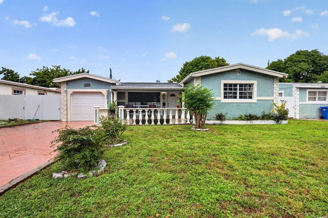 Building Photo - 2707 Bahama Dr