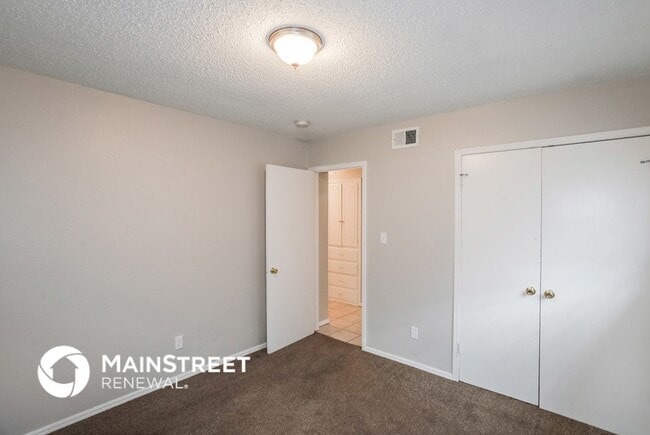 Photo - 808 Lotus Ave