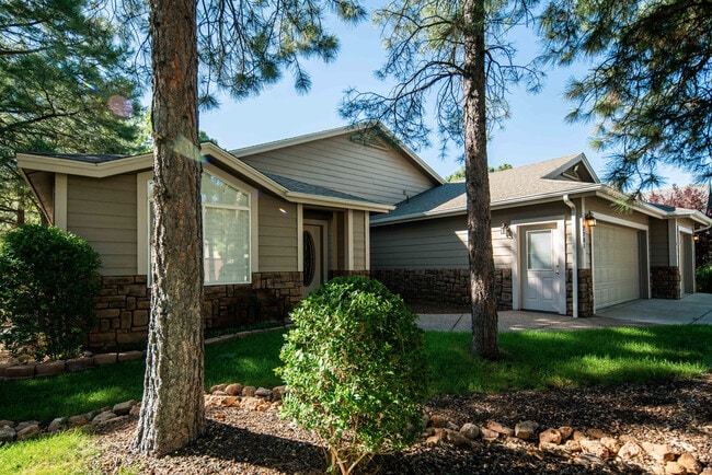 Building Photo - Beautiful Walnut Ridge Home!
