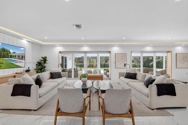 Photo - 1001 Diplomat Pkwy