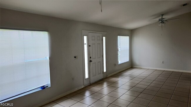 Photo - 832 Palomino St E