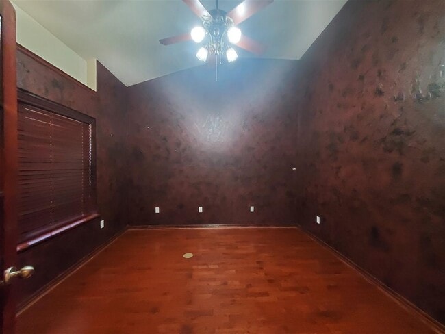 Photo - 2802 NE Scottsdale Cir