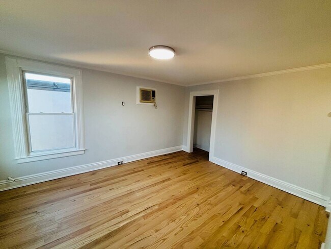 Photo - 45 Glen Head Rd