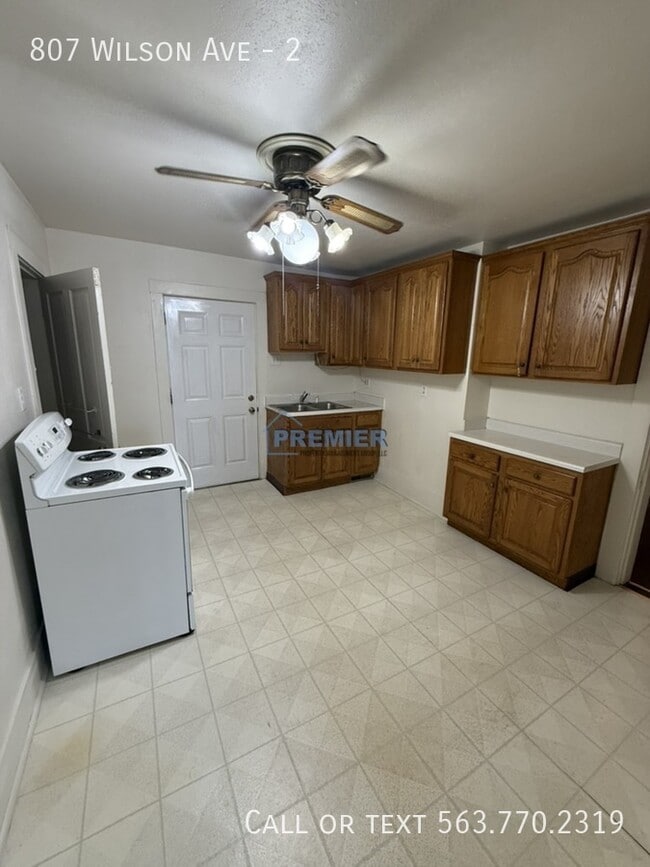 Building Photo - 807 Wilson Ave Unit 2