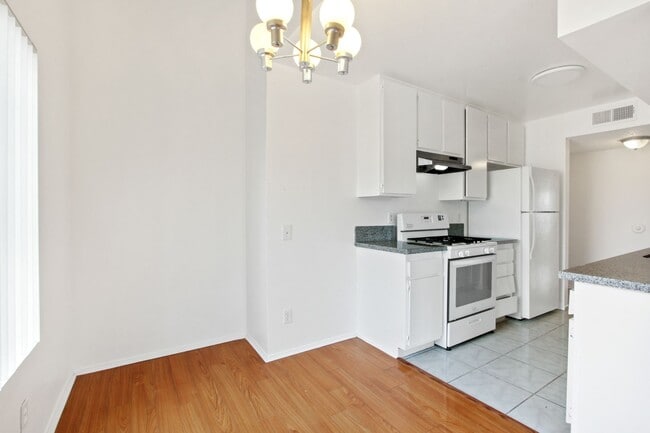 Photo - 3685 Watseka Ave Unidad 205