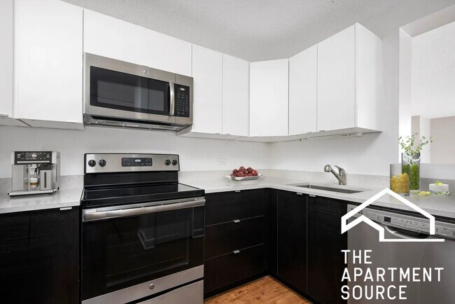 Building Photo - 100 W Chestnut St Unit 1007 Rental
