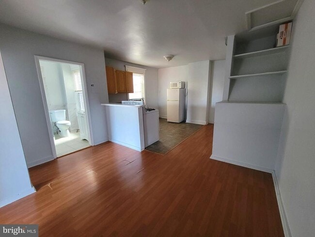 Building Photo - 510 W Girard Ave
