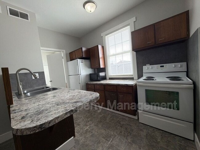 Photo - 2004 S 10th St Unit Apt #4