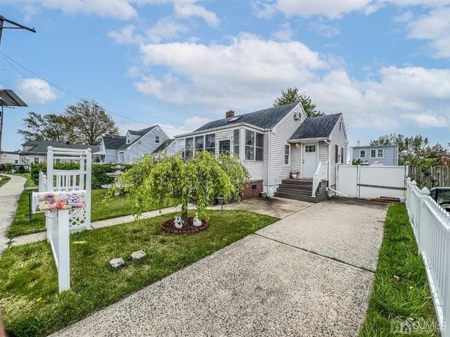 Photo - 114 Larch St