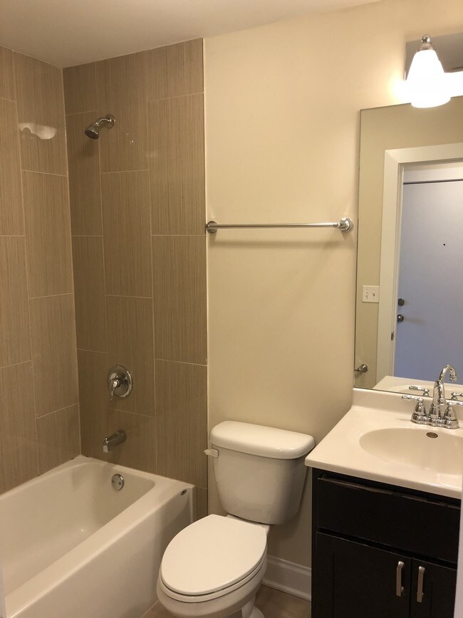 Photo - 1114 W Balmoral Ave Unit 3