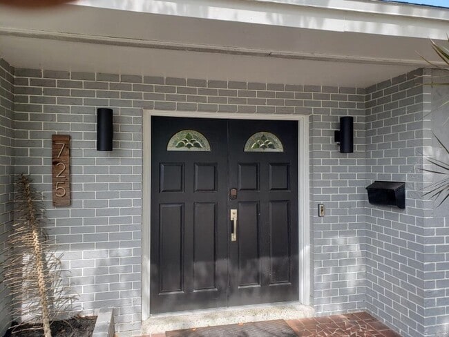 Photo - 725 Patricia Ave