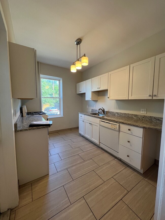 Building Photo - 761 Washington St Unit 2 Rental