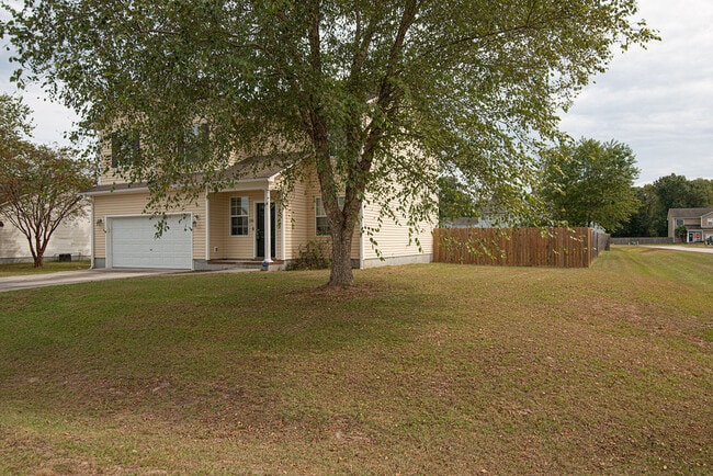 Photo - 106 Briar Hollow Dr