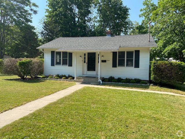 Building Photo - 202 Oakwood Rd Rental