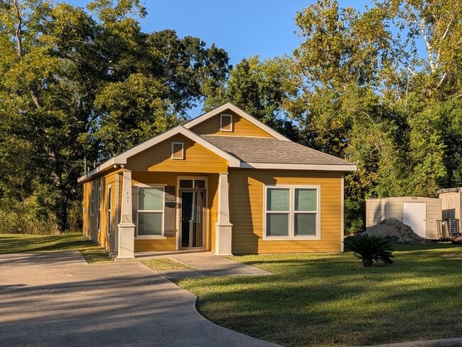 Photo - 405 E Simmons Ave