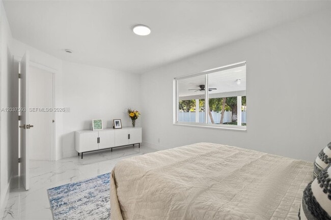 Photo - 253 SW 4th St
