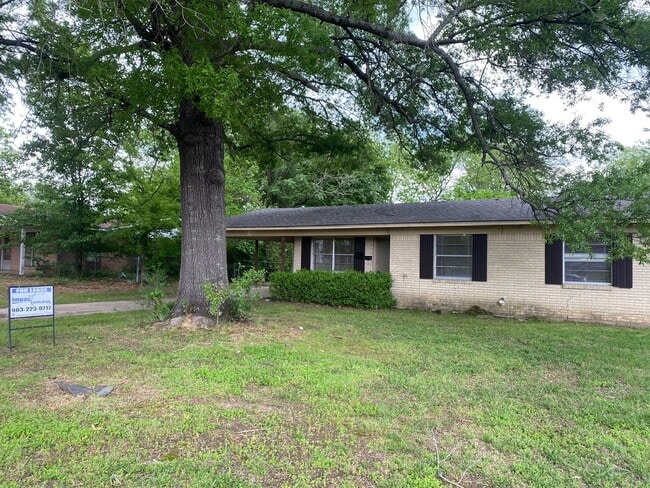 Building Photo - 404 N Lindsey St Rental