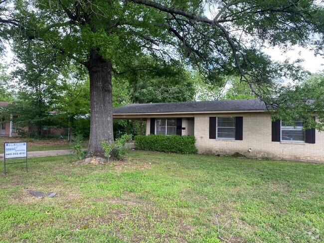 Building Photo - 404 N Lindsey St Rental